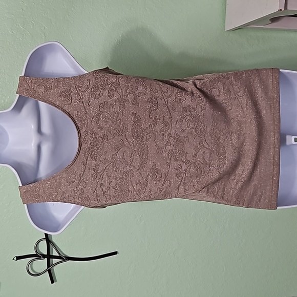 🐞CHICO'S shiny tank top - Picture 2 of 10